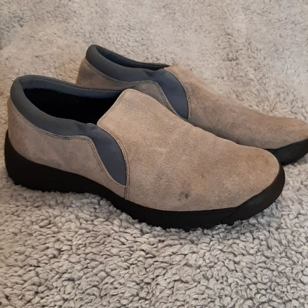 Easy Spirit Gray Loafers